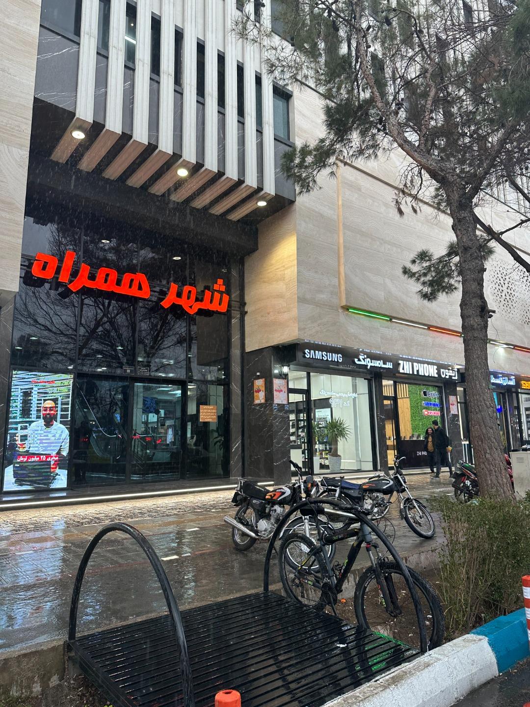 عکس مجتمع تجاری شهر همراه (بازار موبایل)