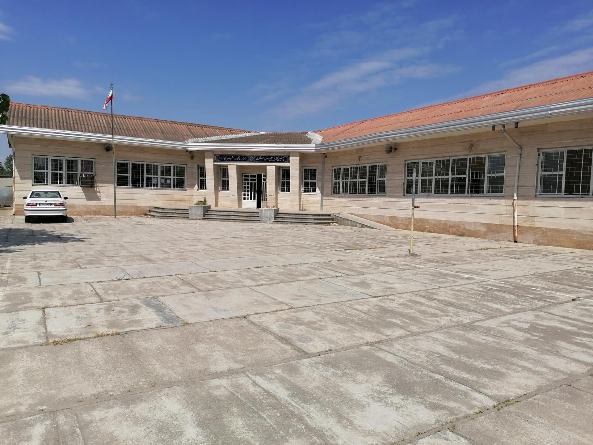 عکس دبیرستان شهید بهشتی ۱