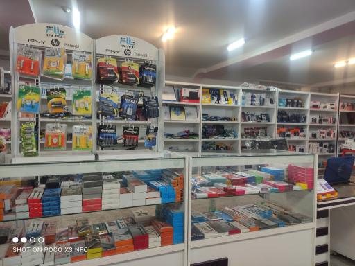 عکس کامپیوتر و موبایل تیراژه