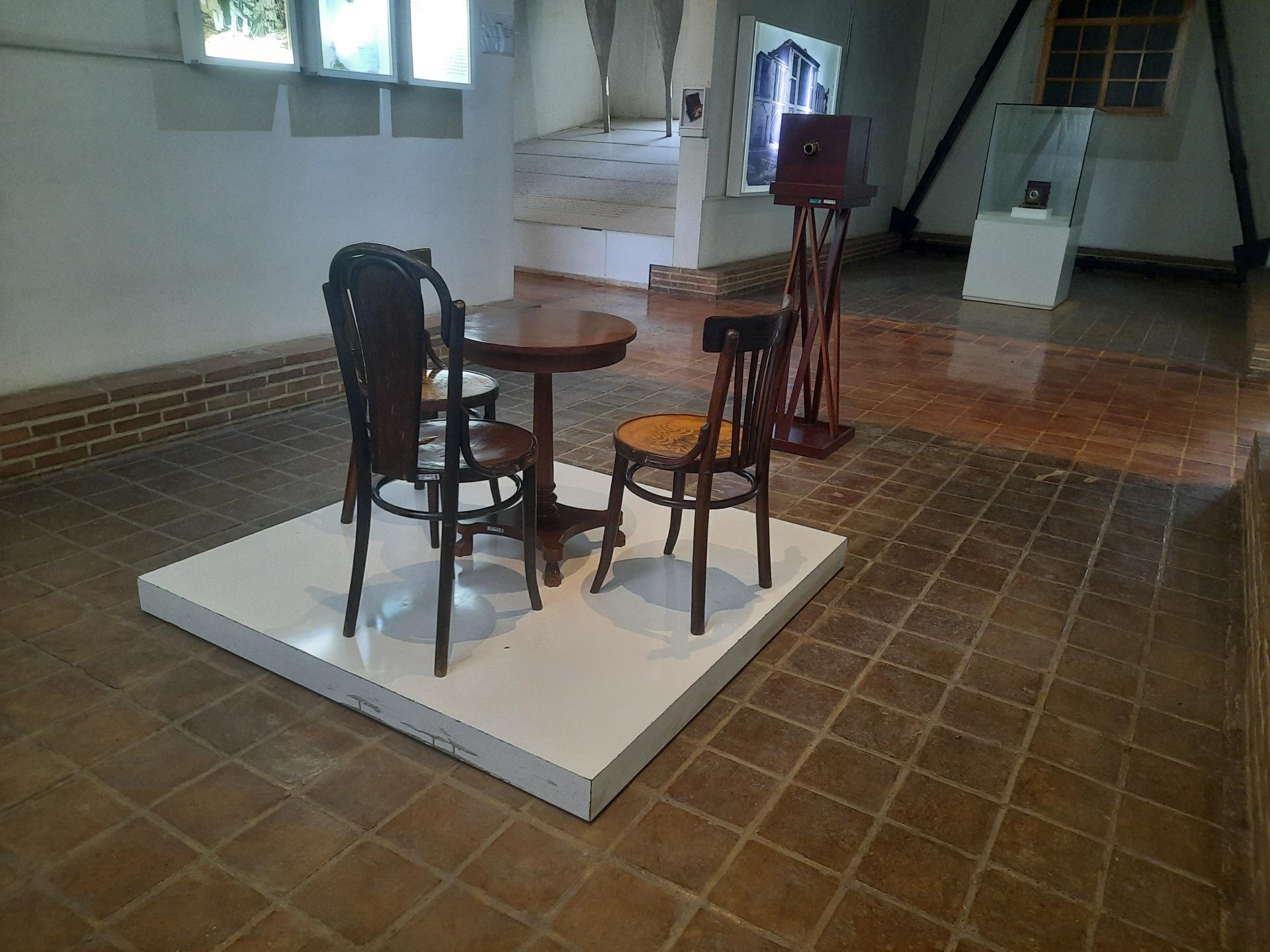 عکس باغ موزه زندان قصر