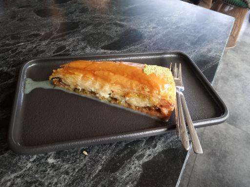 عکس کافه رستوران با پیانو