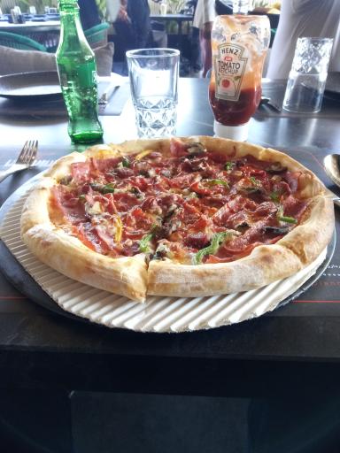 عکس کافه رستوران با پیانو