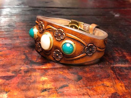 عکس کارگاه چرم دوزی فتحی