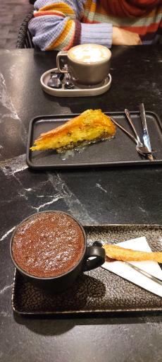 عکس کافه رستوران با پیانو