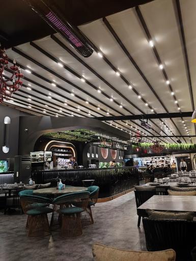 عکس کافه رستوران با پیانو