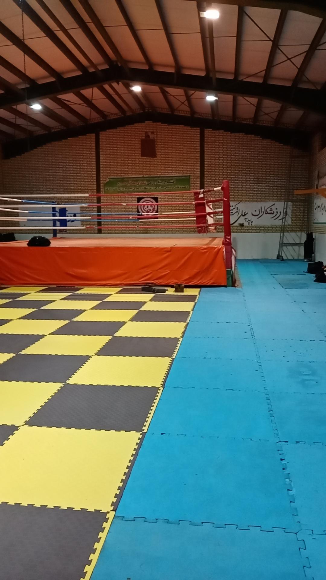 عکس سالن ورزشی تلاش