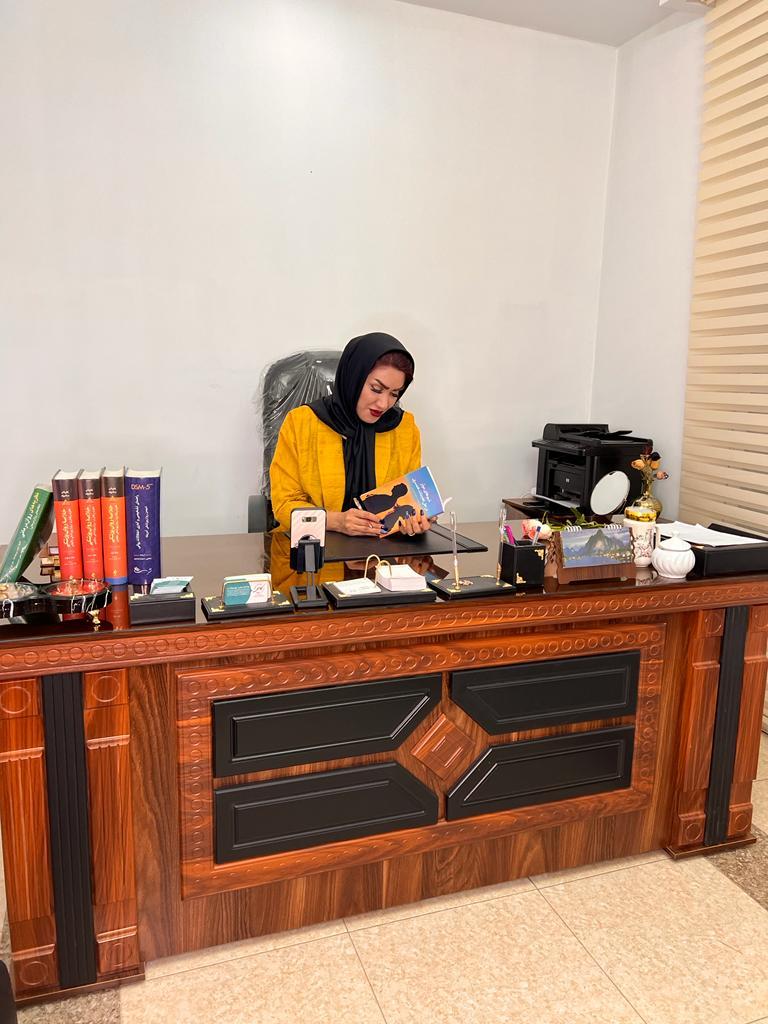 عکس کلینیک روانشناسی نرگس مومنی جو 
