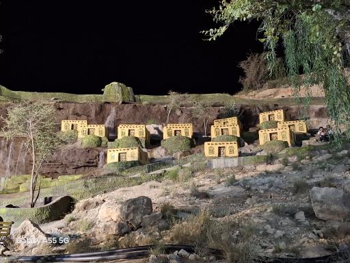 عکس آبنمای صخره ای پارک شهر لار