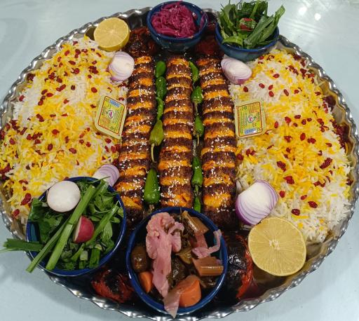 عکس رستوران و سفره خانه سنتی دلنشین