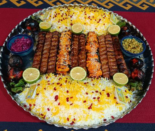 عکس رستوران و سفره خانه سنتی دلنشین