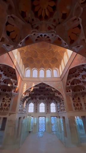 عکس تالار تنگ بری عمارت عالی قاپو