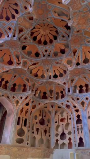 عکس تالار تنگ بری عمارت عالی قاپو