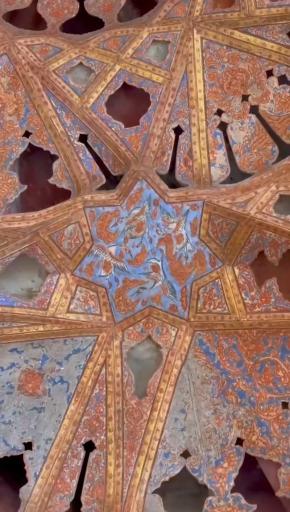 عکس تالار تنگ بری عمارت عالی قاپو