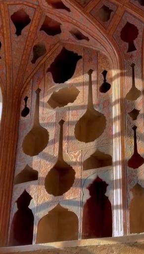 عکس تالار تنگ بری عمارت عالی قاپو