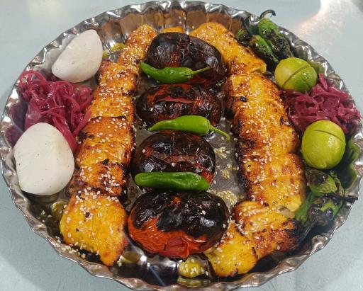 عکس رستوران و سفره خانه سنتی دلنشین