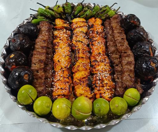 عکس رستوران و سفره خانه سنتی دلنشین