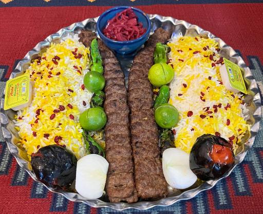 عکس رستوران و سفره خانه سنتی دلنشین