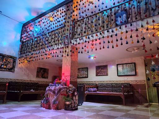 عکس رستوران و سفره خانه سنتی دلنشین