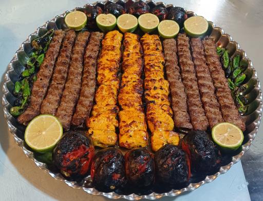 عکس رستوران و سفره خانه سنتی دلنشین