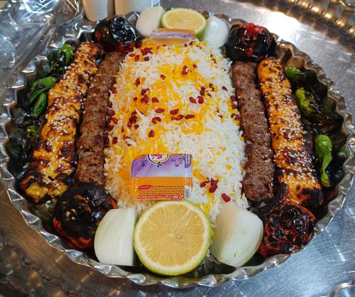 عکس رستوران و سفره خانه سنتی دلنشین