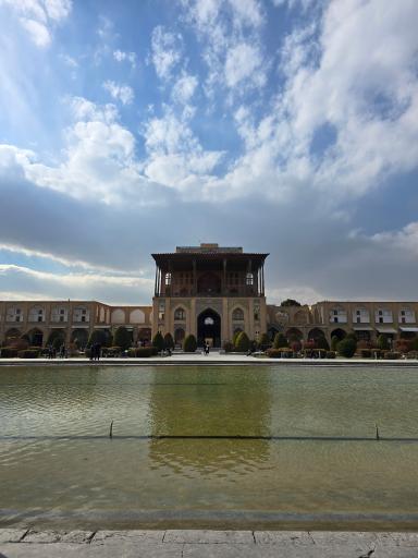 عکس تالار تنگ بری عمارت عالی قاپو