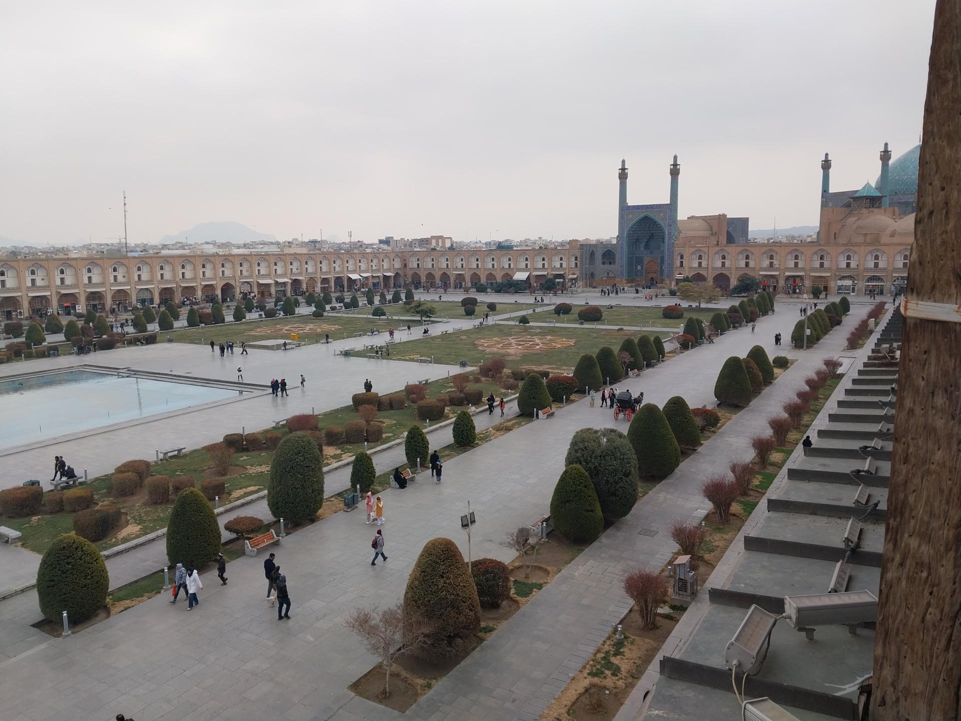 عکس تالار تنگ بری عمارت عالی قاپو