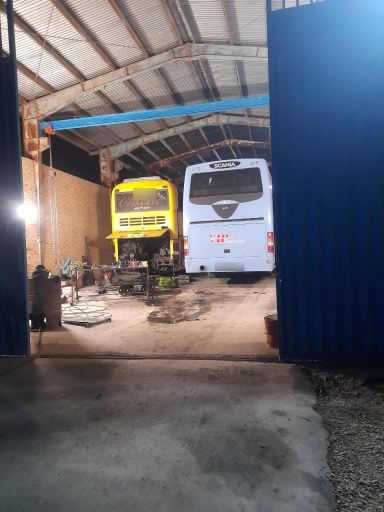 عکس تعمیرگاه اتوبوس میری