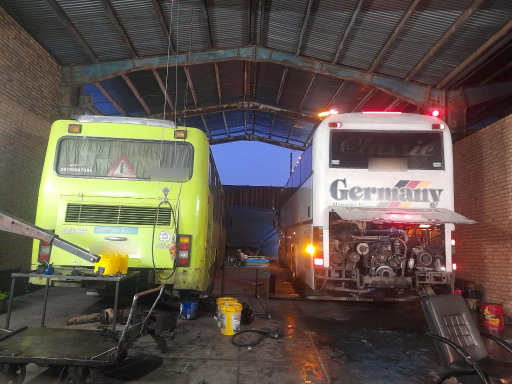 عکس تعمیرگاه اتوبوس میری