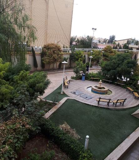 عکس دانشگاه علم و هنر یزد ( ساختمان فنی و مهندسی )