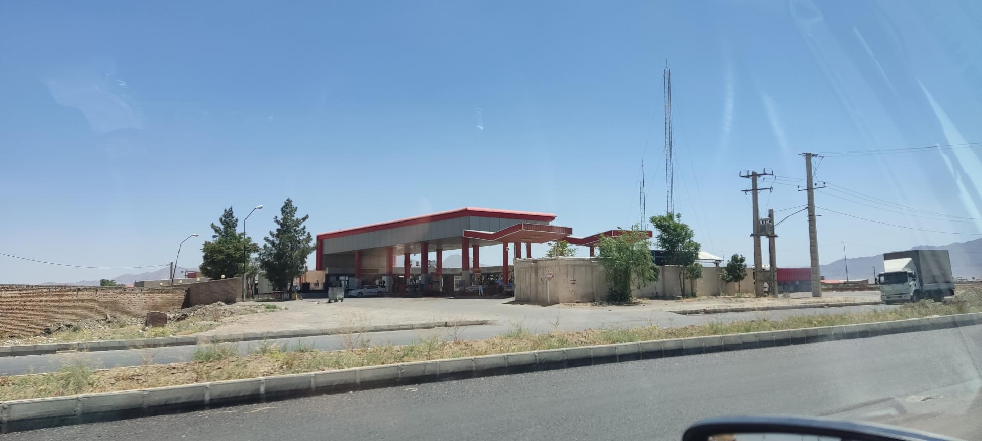 عکس جایگاه سوخت (بنزین و گازوییل)