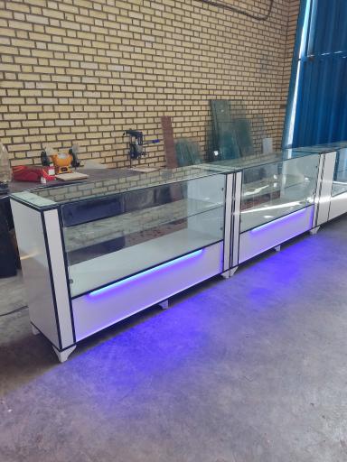 عکس تولیدی تجهیزات فروشگاهی جمشیدی