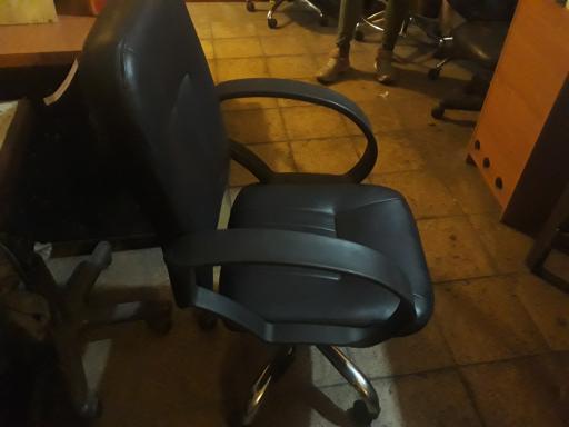 عکس تعمیرات صندلی اداری سخا گستر پویا