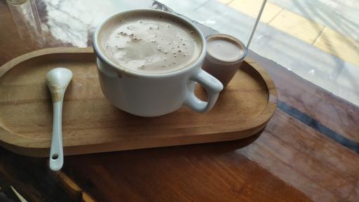 عکس کافه و بستنی لوتوس