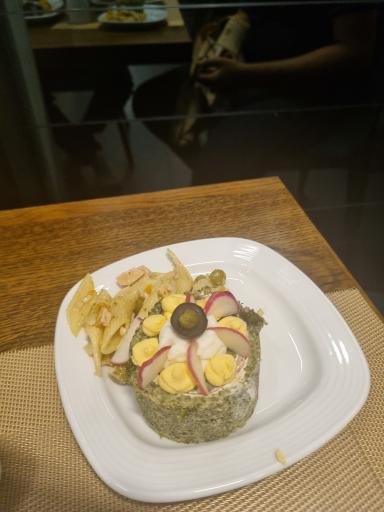 عکس هتل بزرگ آتانا