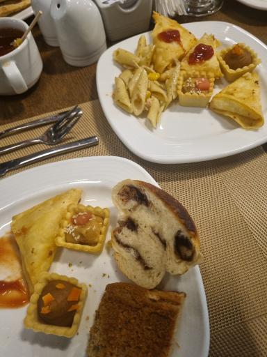 عکس هتل بزرگ آتانا