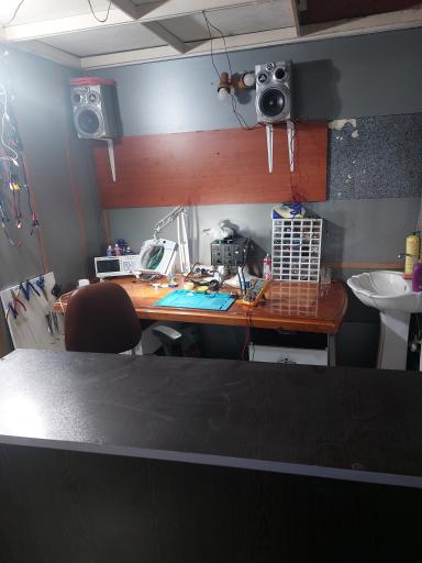 عکس دفتر تعمیرات نواهنگ تعمیر انواع اسپیکر و امپیلی فایر