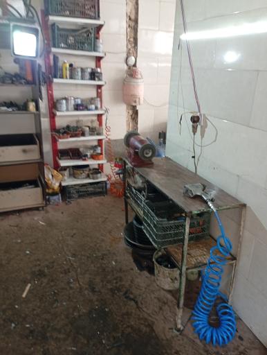 عکس تعمیرگاه موتورسیکلت یزدان آهنگر