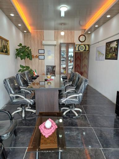 عکس مشاور املاک  سبز