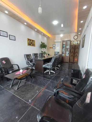 عکس مشاور املاک  سبز