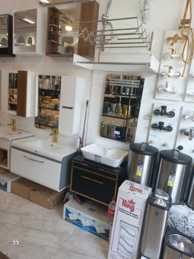 عکس فروشگاه گلدن لوازم بهداشتی ساختمان