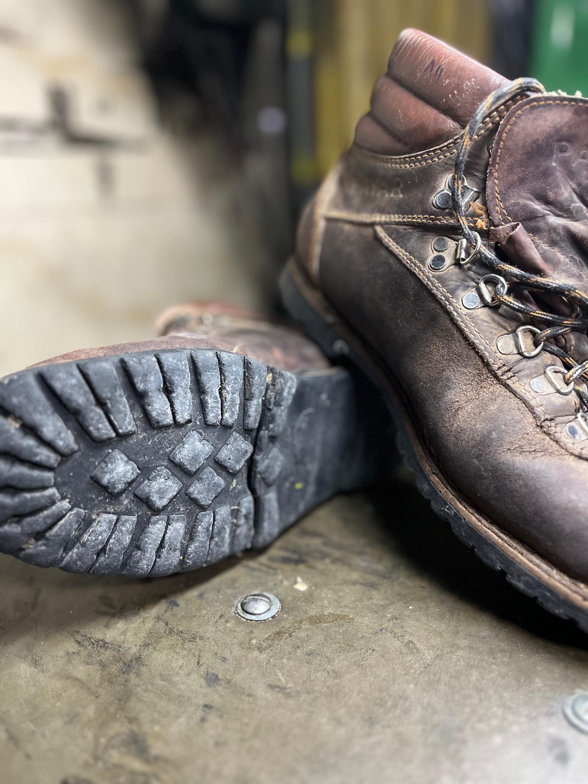 عکس کفش توچال