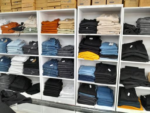 عکس گالری پوشاک ماه گل