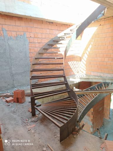 عکس صنایع فلزی اسپیرال (پله گرد)