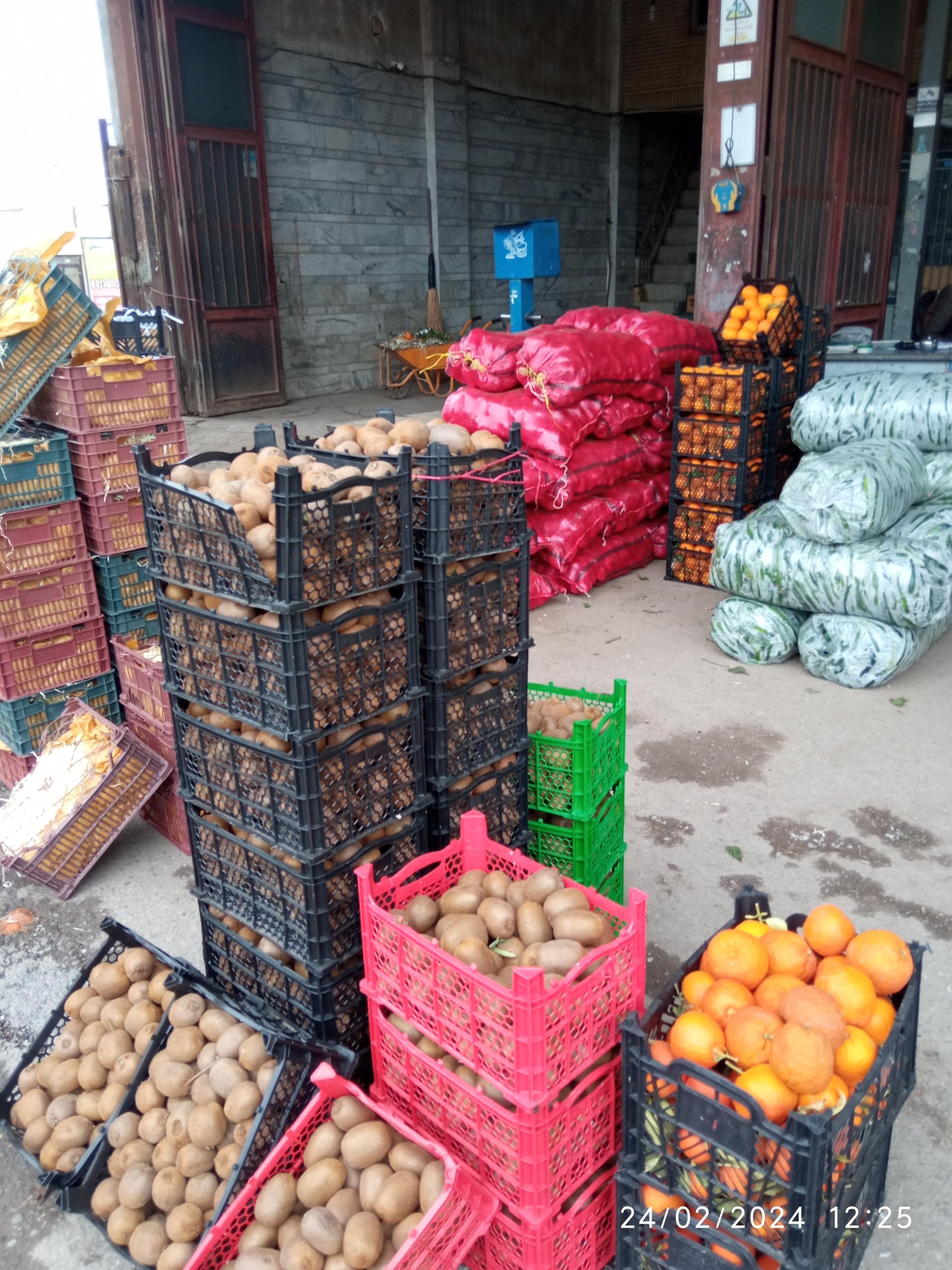 عکس میدان مرکزی میوه و تره بار