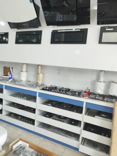 عکس تجهیزات آشپزخانه شیری