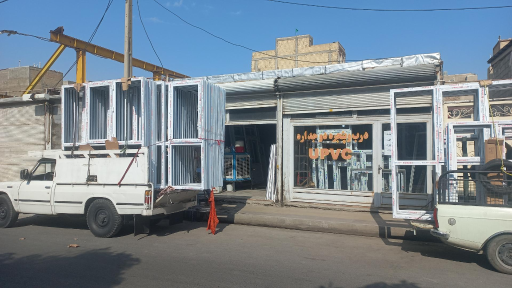 عکس گروه صنعتی درب و پنجره افق