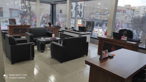 عکس دپارتمان بزرگ املاک بیات