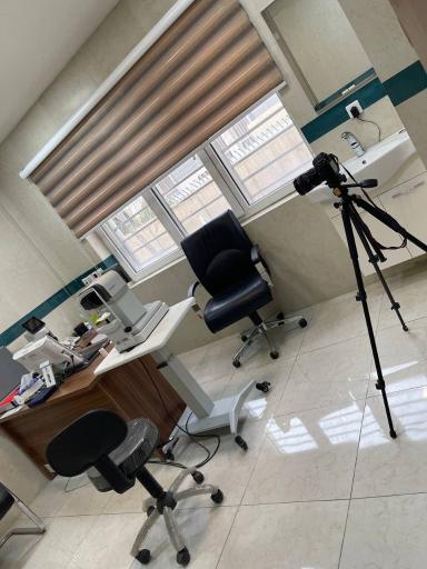 عکس عینک سانی اپتیک