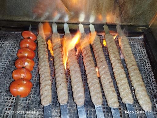 عکس کباب سرا مشتری های خاص