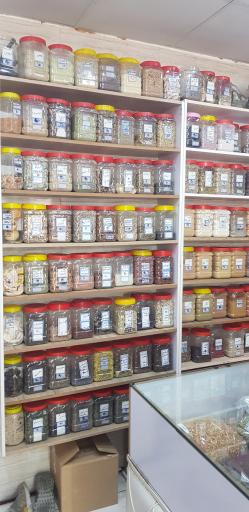 عکس عطاری و گیاهان دارویی جهانشاهی